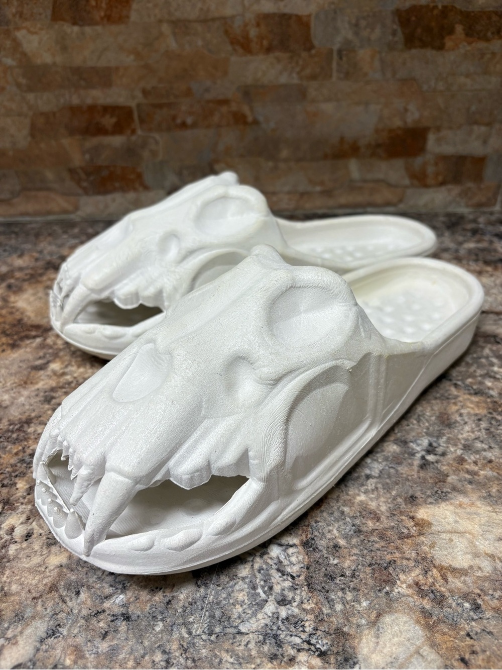 Kito Wares Fossil-X Sabertooth Slides Size 12